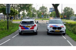 Auto belandt in sloot Edam, bestuurder mee naar politiebureau