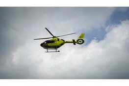 Tuinman valt in het water en moet worden gered