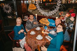 Klup zet snert in tegen eenzaamheid: Nationale Snertdag verbindt Noord-Hollandse vijftigers