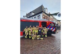 De brandweer wenst inwoners Veilige Feestdagen met kersthanger over 112 en het geen spoed-nummer