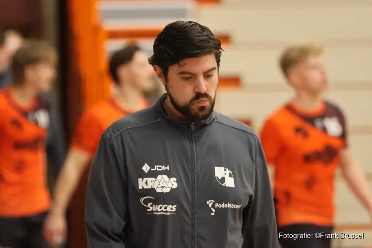 HV Volendam en trainer Geert Hinskens per direct uit elkaar