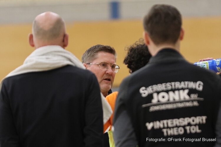 RKAV Volendam verstevigt koppositie in voorjaarspoule