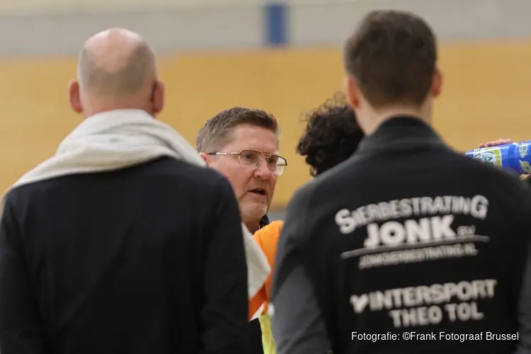 RKAV Volendam verstevigt koppositie in voorjaarspoule