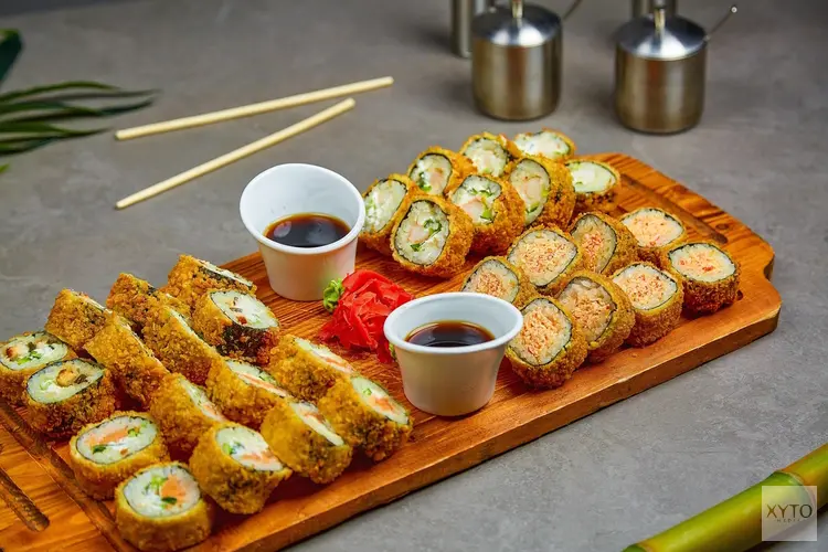 Sushi eten in Volendam