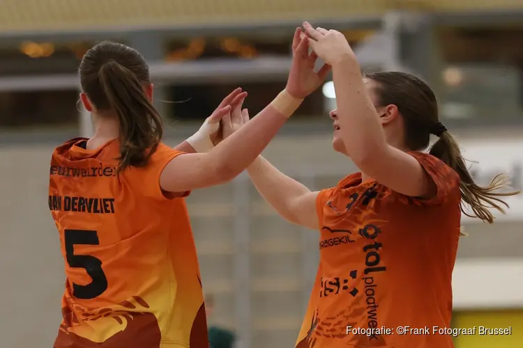 Handbalsters Volendam doen uitstekende zaken, ook heren boeken overwinning