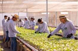 Twee Nederlandse vrouwen lopen 2.600 kilometer van Amsterdam naar Lissabon voor biodiversiteit en natuurherstel