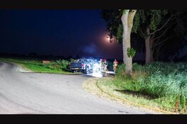 Automobilist loopt brandwonden op na autobrand