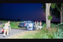 Automobilist loopt brandwonden op na autobrand
