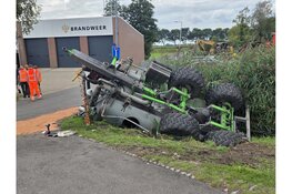 Waterwagen belandt over de kop in sloot Oosthuizen