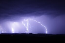 Somber weer houdt aan: vanavond kans op onweer en harde windstoten