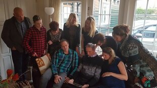 Kleinkinderen Dick Helling maken documentaire over hun voetbal-opa