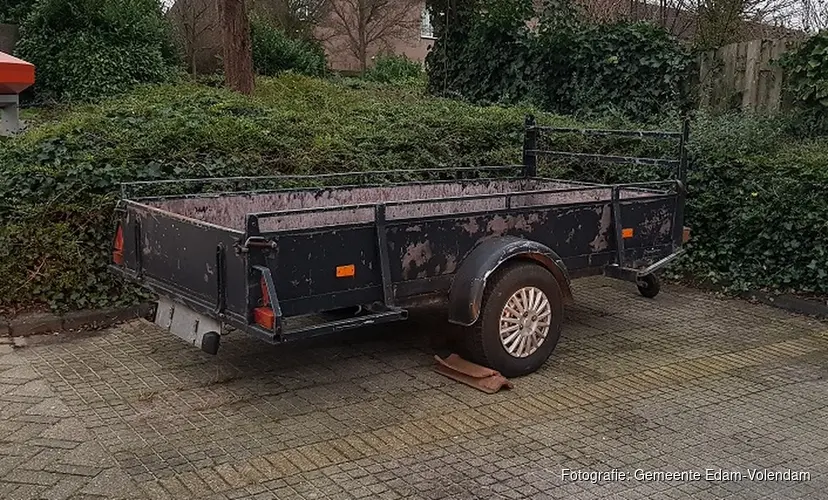 Oproep om aanhangwagen te verwijderen in Edam