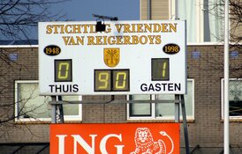 EVC haakt aan bij subtop na minieme zege