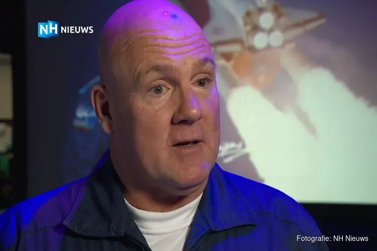André Kuipers maakt Volendamse leerlingen enthousiast voor wetenschap en techniek