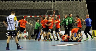 Eindelijk weer prijs voor Volendamse handballers na zinderende bekerfinale