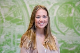 Martine Zwarthoed presenteert de Peuterparty in de bieb Volendam