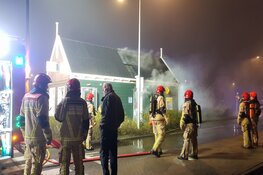 Brand in openbaar toiletgebouw Marken