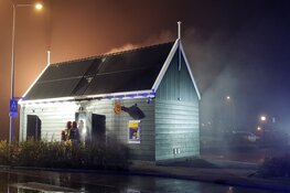 Brand in openbaar toiletgebouw Marken