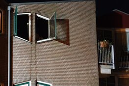 Brand in flatwoning op Marken: gewonde en veel schade