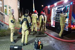 Brand in flatwoning op Marken: gewonde en veel schade