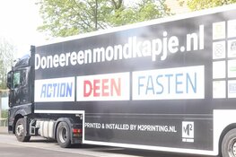 KRAS/Volendam overhandigt mondkapjes