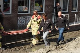 Waterleiding in Volendam geraakt, drie huizen ondergelopen
