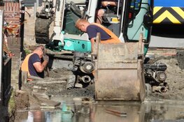 Waterleiding in Volendam geraakt, drie huizen ondergelopen