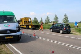 Botsing tussen bestelbus en auto in Middelie