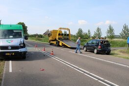 Botsing tussen bestelbus en auto in Middelie