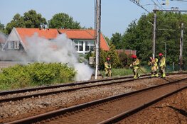 Brand langs spoorlijn in Oosthuizen